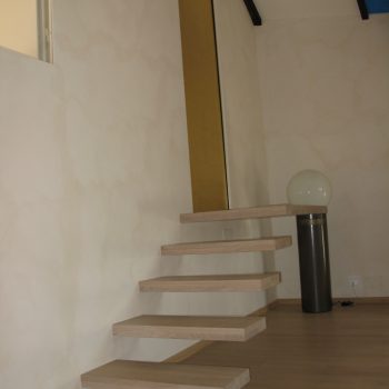 Scala sospesa in rovere